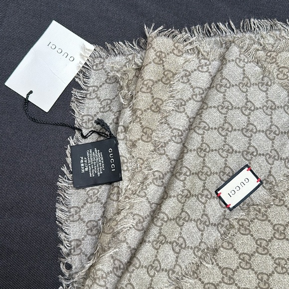 Gucci // Y2K Vintage Monogram Red Tiger shawl/ scarf - Picture 12 of 14